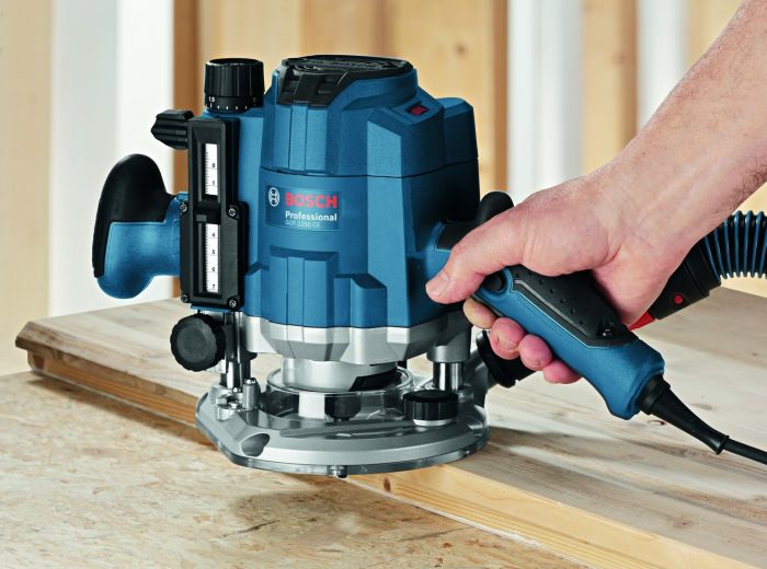 Фрезер Bosch GOF 1250 CE, 1250Вт, 8000-21000 об/хв, цанга-6 і 8 мм