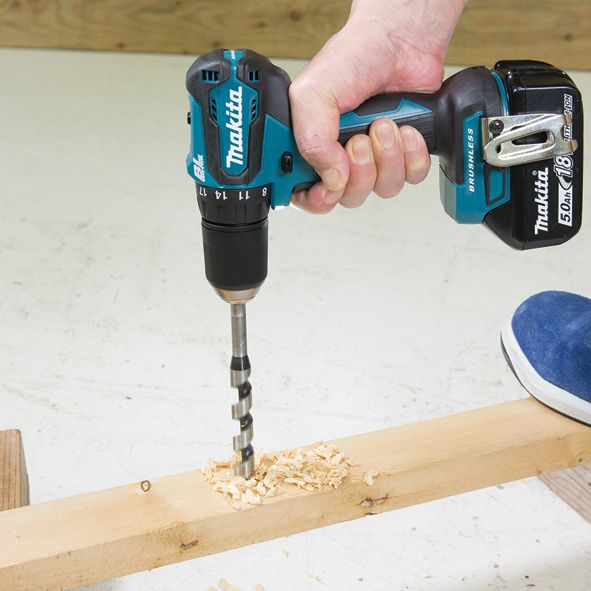 Набір акумуляторного інструменту Makita DLX2220 (DTD155, DDF483, DC18RC, BL1830Bx2, сумка), 18В LXT