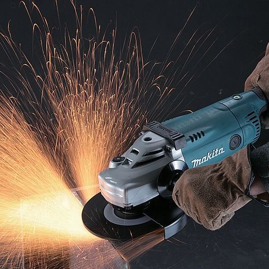 Шліфмашина кутова Makita GA7010C, 2000Вт, 180мм, 4.3 кг