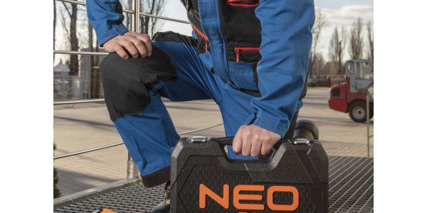 Штани робочі NEO HD+, розмір XXL (56), 275 г/м2, 100% бавовна, профільовані коліна з відсіком для наколінників, потрійні внутрішні шви, еластична конструкція пояса, міцні кишені, чорно-сині