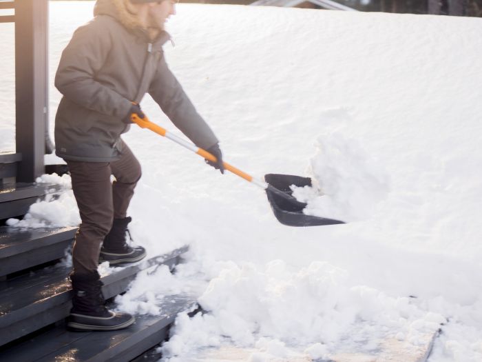 Fiskars Лопата для снігу SnowXpert 131см, 1400г