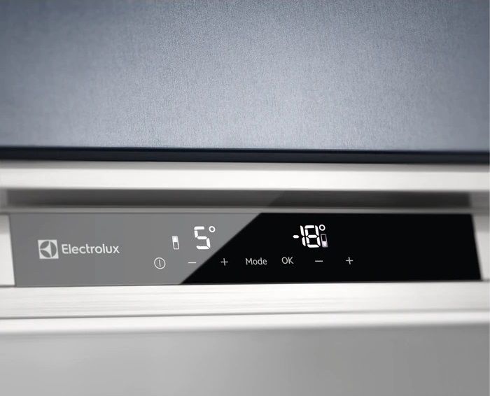 Вбуд. холодильник з мороз. камерою Electrolux RNS8FF19S, 188х55х54см, 2 дв., Холод.відд. - 213л, Мороз. відд. - 72л, A++, ST, Внутрішн. диспл., Білий