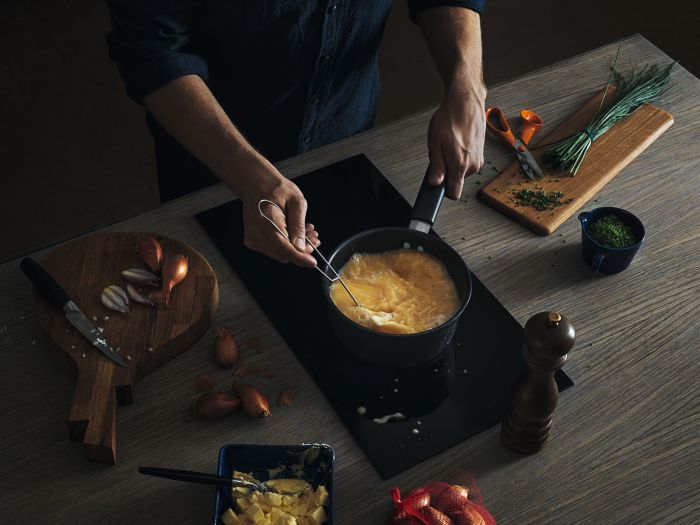 Ківш Fiskars Hard Face 2 л