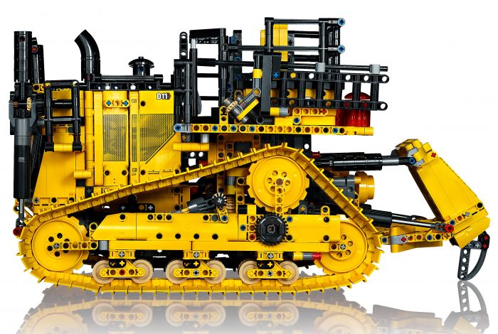 Конструктор LEGO Technic Бульдозер Cat D11 на пульті управління 42131