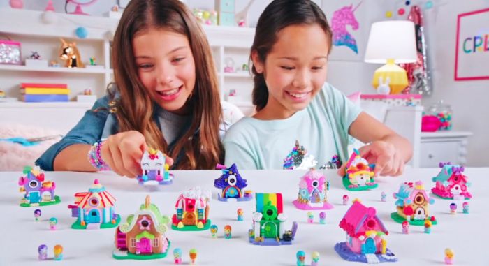 Ігрова фігурка Jazwares Nanables Small House Зимовий дивосвіт, Книгарня Біля каміна