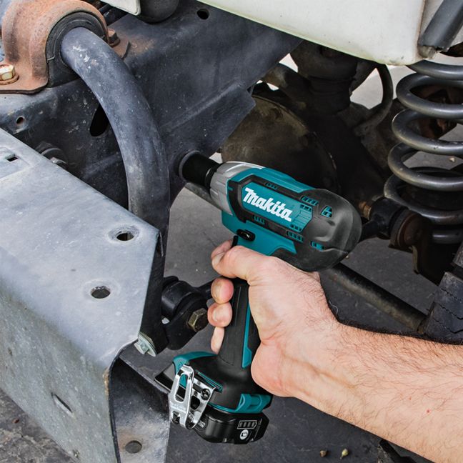 Гайковерт ударний Makita TW140DZ, акумуляторний, 10.8В, CXT, 0-2600 об/хв, 135Нм, 1 кг, SOLO