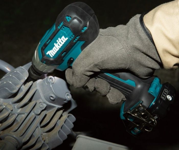 Гайковерт ударний Makita TW141DWME, акумуляторний, 10.8В, 4.0 Аг х 2, CXT, 0-2600 об/хв, 145Нм, 1.2 кг, заряд. пристрій, кейс