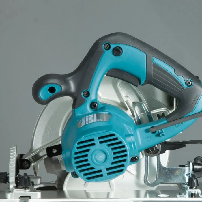 Пила дискова Makita HS6601, 1050Вт, 165 мм, 3.7кг