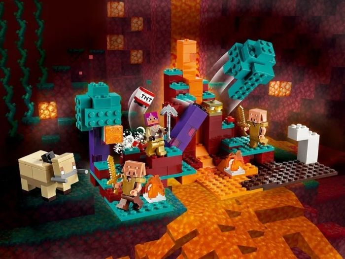 Конструктор LEGO Minecraft Спотворений ліс 21168