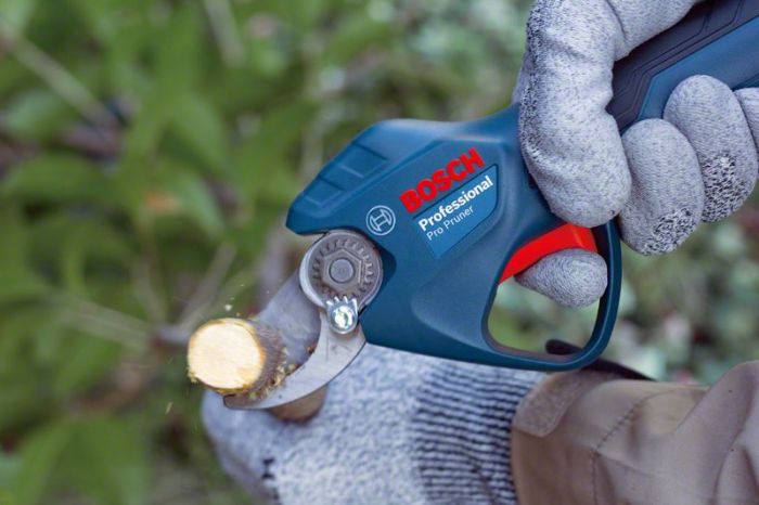 Секатор Bosch Pro Pruner SOLO акумуляторний, 12В, 3.0 Ач, до 25мм, 1кг