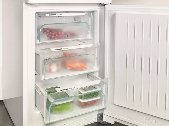 Холодильник з нижн. мороз. камерою Liebherr CBNbs4835, 60 x 201 x 66,5см, 2дв., М - 242Л, A+++, NF, Чорний