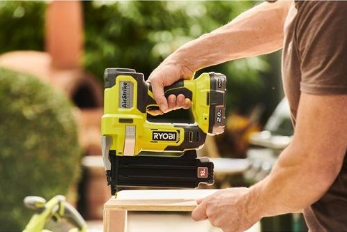 Ryobi Цвяхозабивач RYOBI ONE+ R18GN18-0, 18В (без АКБ та ЗП)