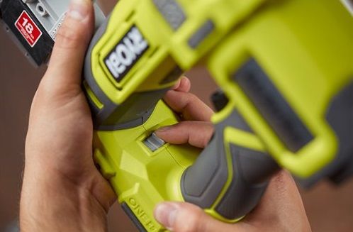 Ryobi Цвяхозабивач RYOBI ONE+ R18GN18-0, 18В (без АКБ та ЗП)