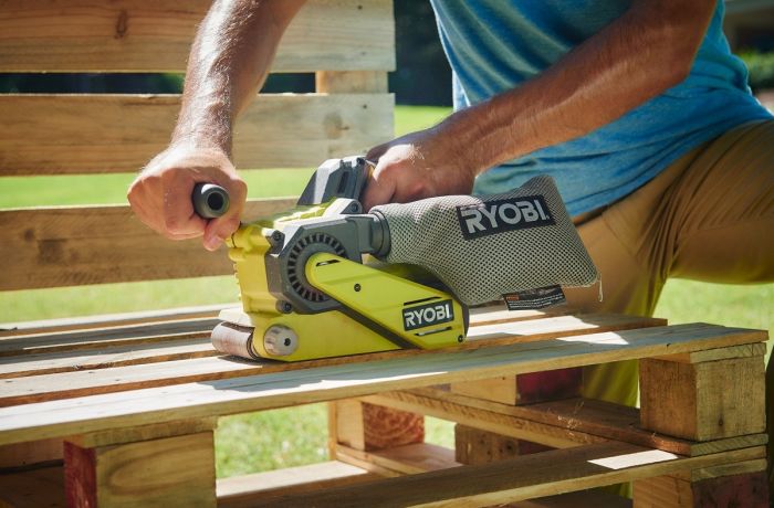 Шліфмашина стрічкова Ryobi ONE+ R18BS-0, 18В, акумуляторна (без АКБ та ЗП)