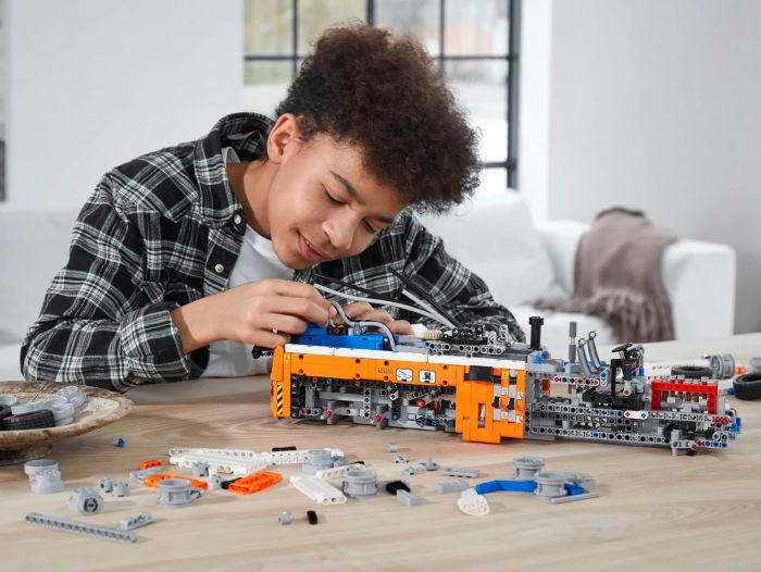 Конструктор LEGO Technic Важкий тягач