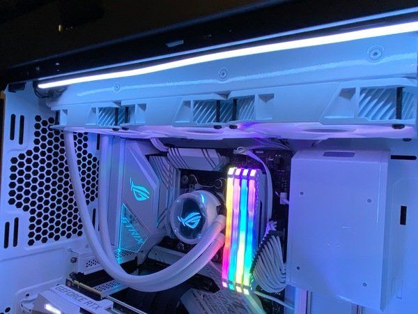 Система рідинного охолодження ASUS ROG STRIX LC 240 RGB WHITE EDITION AMD AM4, TR4, LGA 115x,1366,2011,2011-3,2066 RGB WHITE EDITION