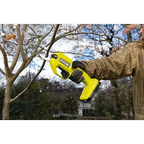 Секатор Ryobi RY18SCA-115P, акумуляторний ONE+, 18В, АКБ 1.5 Ач, до 25 мм, з кобурою та точильним каменем