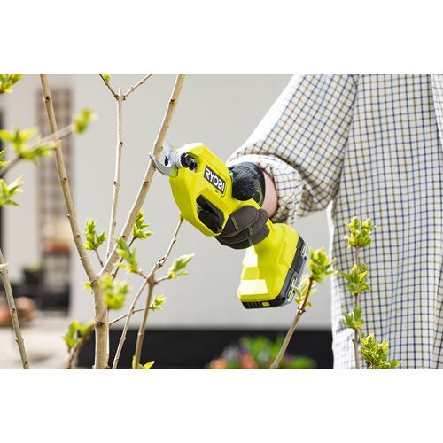 Секатор Ryobi RY18SCA-115P, акумуляторний ONE+, 18В, АКБ 1.5 Ач, до 25 мм, з кобурою та точильним каменем