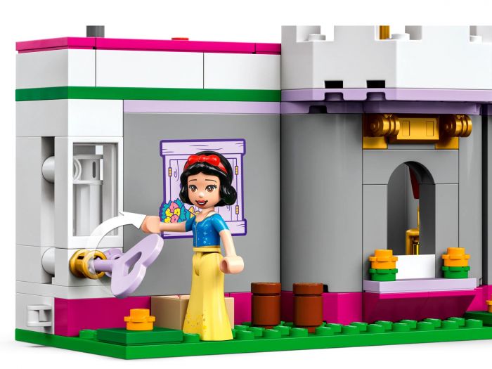 Конструктор LEGO Disney Princess Замок неймовірних пригод