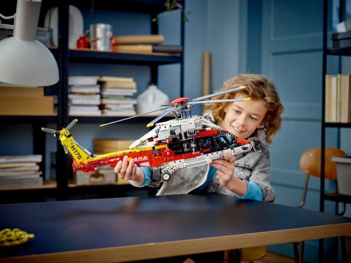 Конструктор LEGO Technic Рятувальний гелікоптер Airbus H175