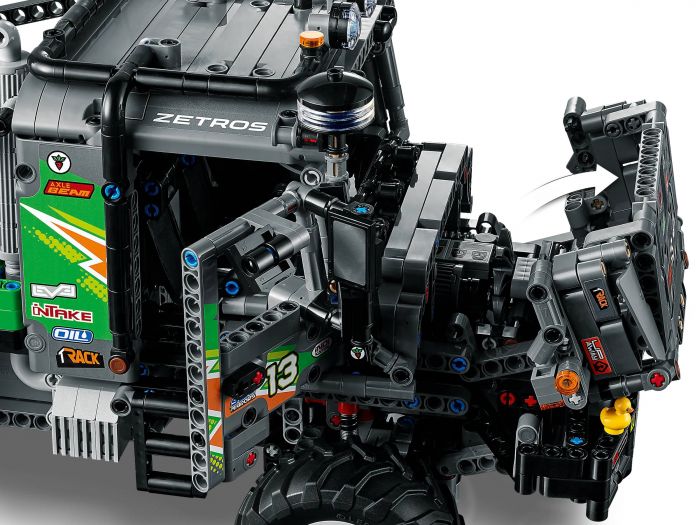 Конструктор LEGO Technic Повнопривідна вантажівка для випробувань Mercedes-Benz Zetros