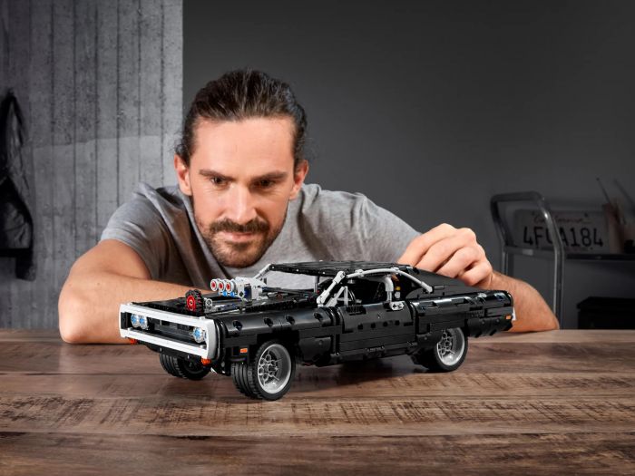 Конструктор LEGO Technic Dodge Charger Домініка Торетто