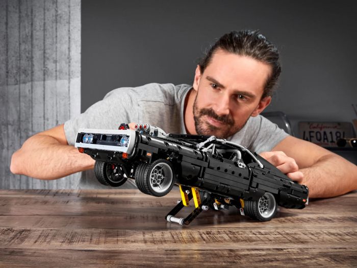 Конструктор LEGO Technic Dodge Charger Домініка Торетто