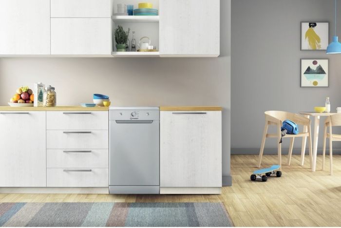 Посудомийна машина Indesit, 10компл., A+, 45см, сріблястий