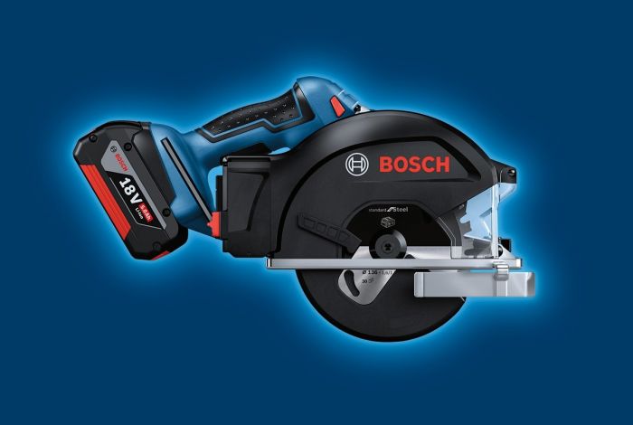 Пила дискова Bosch GKM 18V-50 акумуляторна, 2*18 В 5 Аг, 136 мм, 4250 об/хв, 2.2 кг