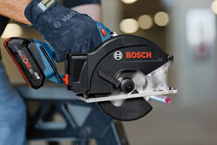 Пила дискова Bosch GKM 18V-50 акумуляторна, 2*18 В 5 Аг, 136 мм, 4250 об/хв, 2.2 кг