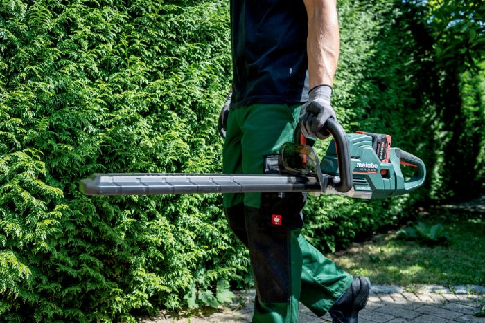 Кусторіз акумуляторний Metabo HS 18 LTX BL 55, 18В, 55см, крок різу 21мм, довжина різу 50см, 4кг, без АКБ та ЗП