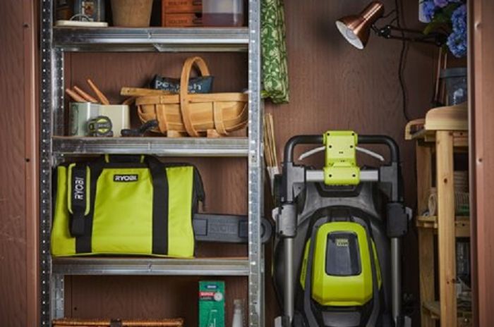 Сумка для ланцюгової пили Ryobi RAC256 із пластиковим піддоном, що знімається.