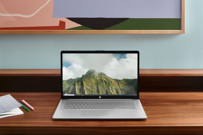 Ноутбук HP 17-cn2009ua 17.3" FHD IPS AG, Intel i7-1255U, 16GB, 1TB+F512GB, NVD550-2, DOS, сріблястий