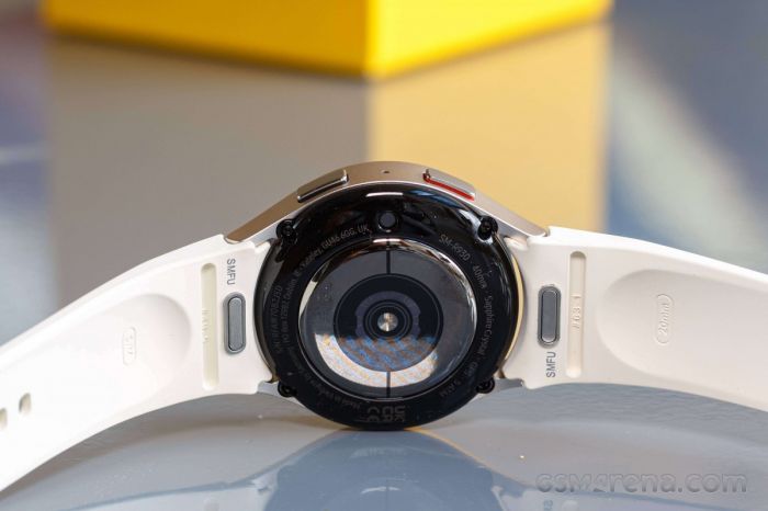 Смарт-годинник Samsung Galaxy Watch 6 40mm (R930) 1.31", 432x432, sAMOLED, BT 5.3, NFC, 2/16GB, золотистий