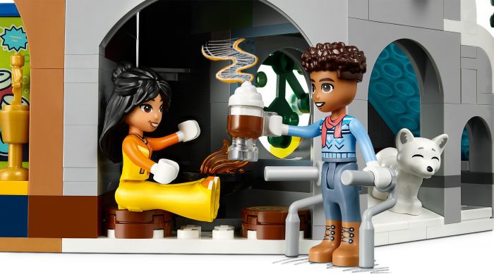 Конструктор LEGO Friends Святкова гірськолижна траса й кафе