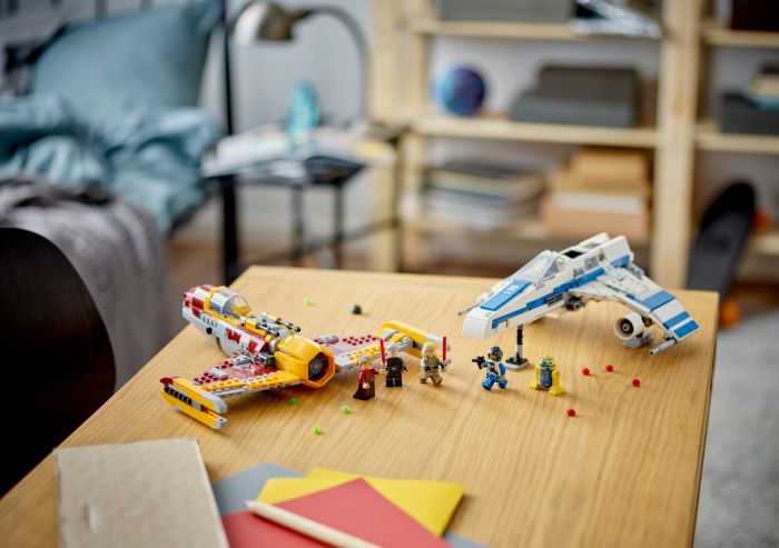 Конструктор LEGO Star Wars™ Винищувач Нової Республіки «E-Wing» проти Зоряного винищувача Шин Хаті