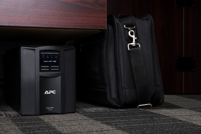 Джерело безперебійного живлення APC Smart-UPS 1500VA/1000W, LCD, USB, SmartConnect, 8xC13