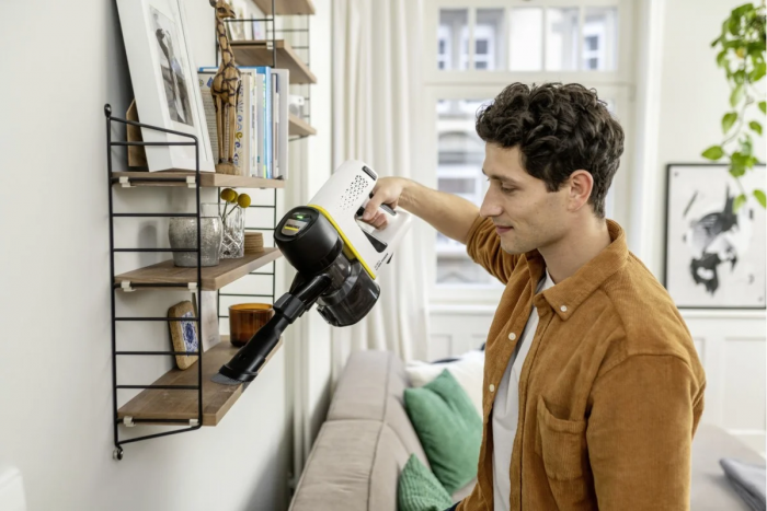 Пилосос Karcher безпровідний VC 4 Cordless myHome Pet, 80Вт, конт пил -0.65л, автон. робота до 30хв, вага-2.4кг, НЕРА,  +1 батарея