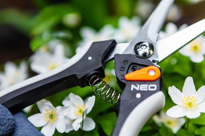 Секатор площинний Neo Tools, d різу 6мм, 210мм, 184г