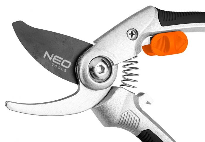 Секатор площинний Neo Tools, d різу 20мм, 210мм, 228г
