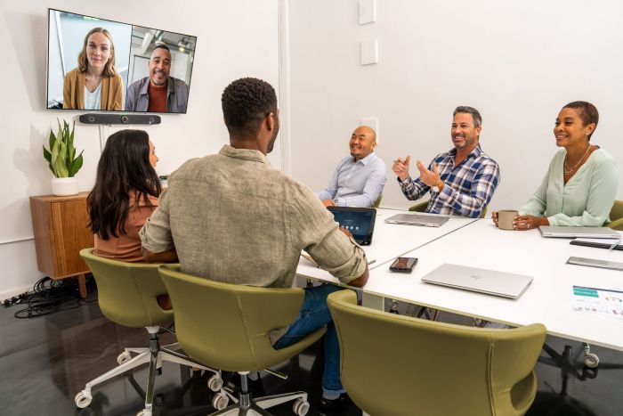 Відеотермінал Poly Studio X52 з контролером TC10, 4K, Poly Video OS, сертифікати Microsoft Teams, Zoom Rooms, білий