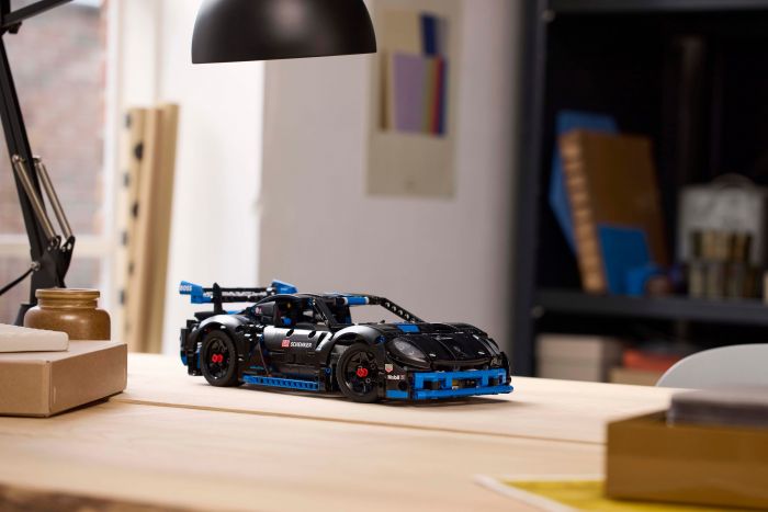 Конструктор LEGO Technic Автомобіль для перегонів Porsche GT4 e-Performance