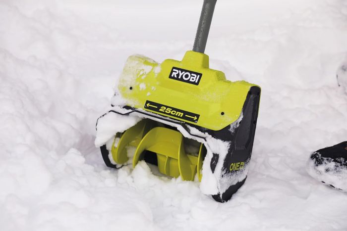 Снігоприбирач акумуляторний Ryobi ONE+ RY18ST25A-140 18В акб 1х4А·год ширина 25см викид 6м глибина 15см 5.3кг