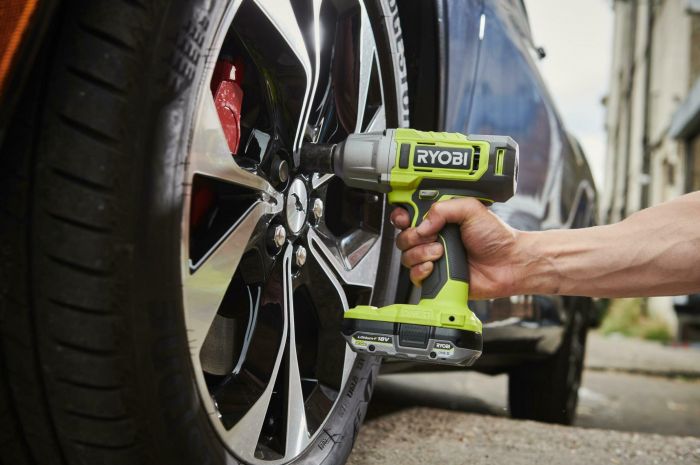 Гайковерт ударний акумуляторний Ryobi ONE+ RIW18-1C20SA3 18В АКБ 1х2А·год 2600об·хв 800Нм 1/2" 3 швидкості 1.7кг сумка