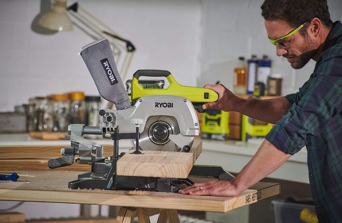 Пила торцювальна акумуляторна Ryobi ONE+ R18MS216-0 18В диск 216мм лазер 14.4кг без АКБ та ЗП