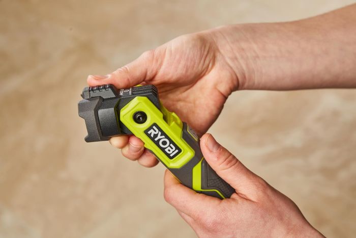 Ліхтар ручний акумуляторний Ryobi USB Lithium RLP4-0 4В 640лм 3 функції освітлення поворотна головка магніт 0.18кг без АКБ та ЗП