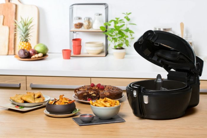 Мультипіч Tefal ActiFry Genius, 1350Вт, чаша-1,2л, сенсорне керув., підкл. до смартфону, авто перемішування, пластик, чорний