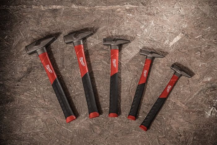 Молоток слюсарний Milwaukee 300г 29см руків'я скловолокно