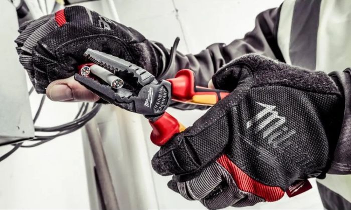 Плоскогубці Milwaukee, діелектричні, для робіт під напругою 1000В, 165мм