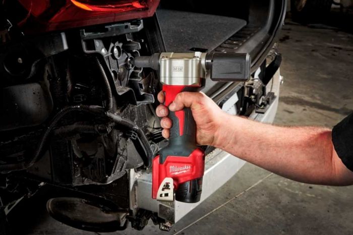 Заклепочник акумуляторний Milwaukee M12 BPRT-201X 12В АКБ 1x2А·год ЗП C12C 2.4мм 3.2мм 4.0мм 4.8мм 2.1кг кейс